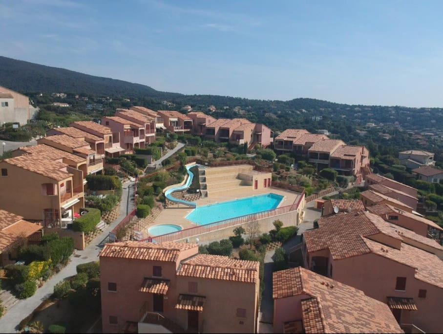 شقة Terrasse De 30M2 Vue Mer Panoramique 1 Chambre كافالير سور مير المظهر الخارجي الصورة